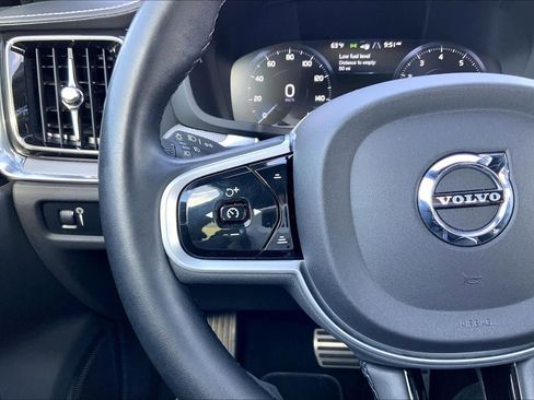 Used 2022 Volvo S60 B5 R-Design image 23