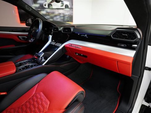Used 2021 Lamborghini Urus AWD/4WD image 25