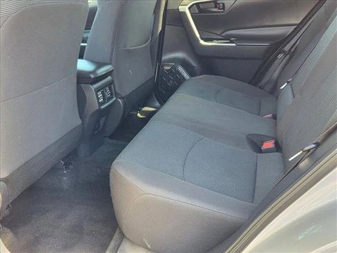 Used 2022 Toyota RAV4 LE image 18