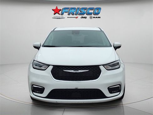 Used 2023 Chrysler Pacifica Touring-L image 2