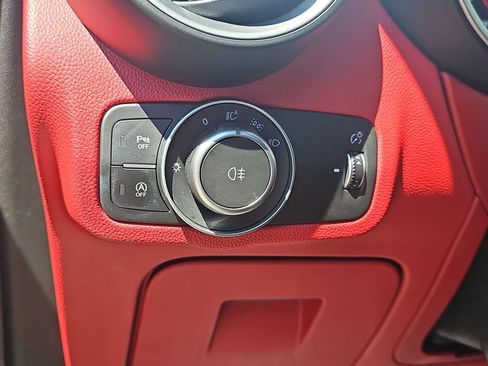 Used 2018 Alfa Romeo Stelvio AWD image 29