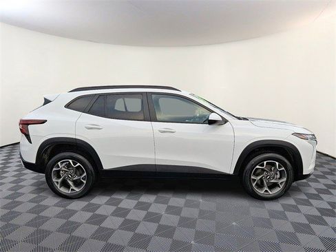 Certified 2024 Chevrolet Trax LT w/ Driver Confidence Package image 8