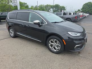 Used 2023 Chrysler Pacifica Limited FWD video 1