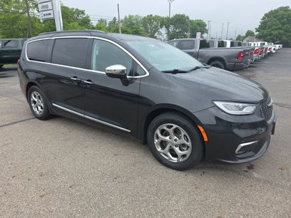 Used 2023 Chrysler Pacifica Limited