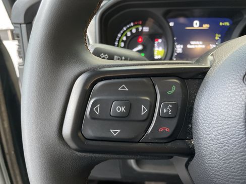 Used 2024 Jeep Wrangler Unlimited w/ Convenience Group AWD/4WD image 19