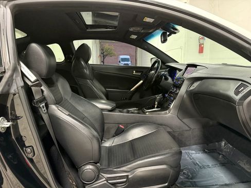 Used 2013 Hyundai Genesis 3.8 RWD image 39