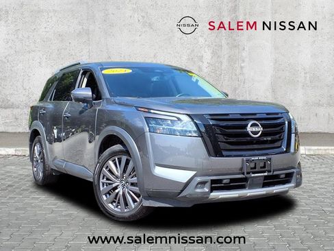 Used 2024 Nissan Pathfinder SL w/ SL Premium Package image 1