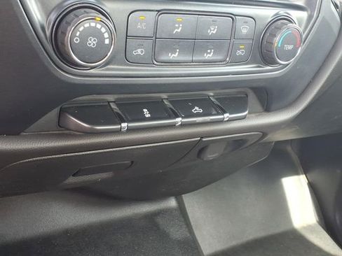 Used 2018 Chevrolet Silverado 1500 W/T AWD/4WD image 17