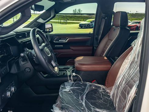 Used 2024 GMC Sierra 1500 Denali Ultimate image 9