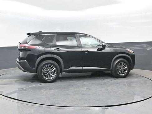 Used 2023 Nissan Rogue S AWD/4WD image 3