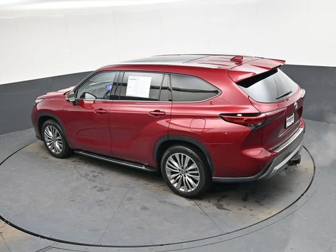 Used 2023 Toyota Highlander Platinum image 33