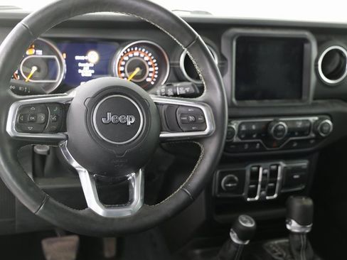 Used 2018 Jeep Wrangler Unlimited Sahara image 4