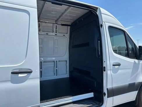 Used 2024 Mercedes-Benz Sprinter 2500 w/ Acoustic Package image 10