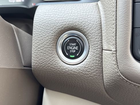 Used 2023 GMC Yukon Denali image 17