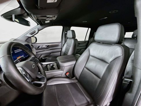 Used 2025 Chevrolet Suburban Z71 AWD/4WD image 7