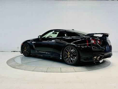 Used 2018 Nissan GT-R Premium AWD/4WD image 11
