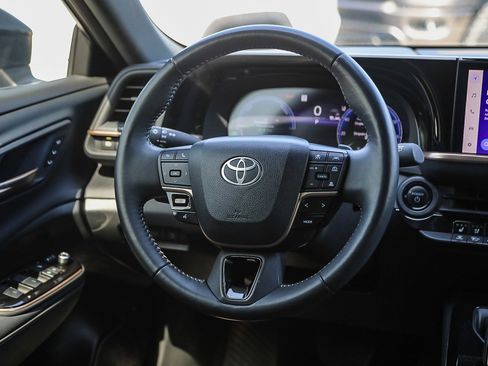 Used 2025 Toyota Crown Signia AWD/4WD image 15