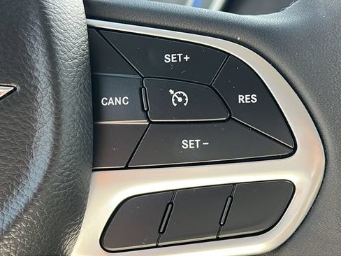 Used 2023 Chrysler 300 Touring w/ Sport Appearance Package RWD image 19