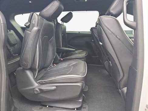 Used 2021 Chrysler Pacifica Limited w/ Uconnect Theater Family Group FWD image 36