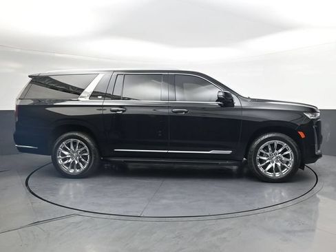 Used 2023 Cadillac Escalade ESV Premium Luxury w/ LPO, Radiant Package AWD/4WD image 3