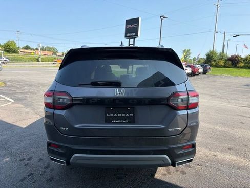 Used 2025 Honda Pilot Touring image 4