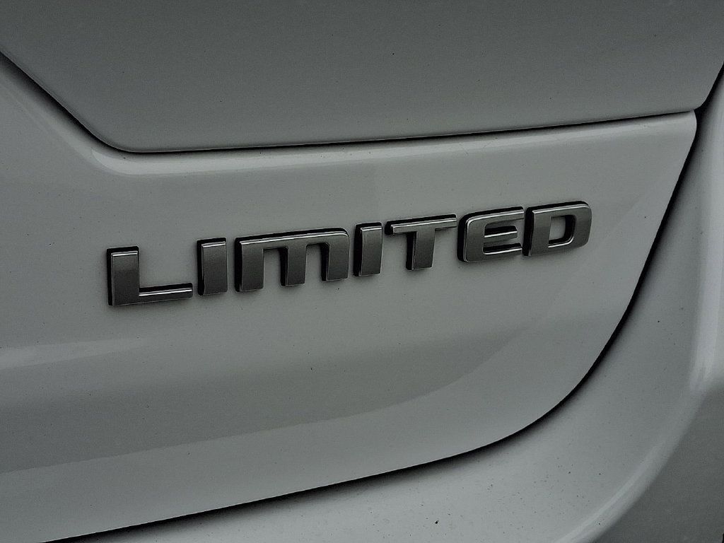 Used 2025 Jeep Grand Cherokee Limited w/ Luxury Tech Group II AWD/4WD image 36