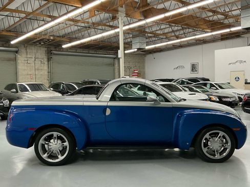 Used 2006 Chevrolet SSR w/ Preferred Equipment Group image 8