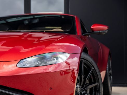 Used 2020 Aston Martin V8 Vantage Coupe RWD image 15