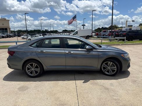 Used 2023 Volkswagen Jetta SE FWD image 17