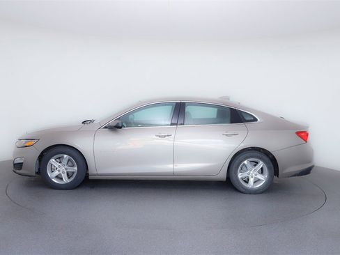 Used 2023 Chevrolet Malibu LT image 2