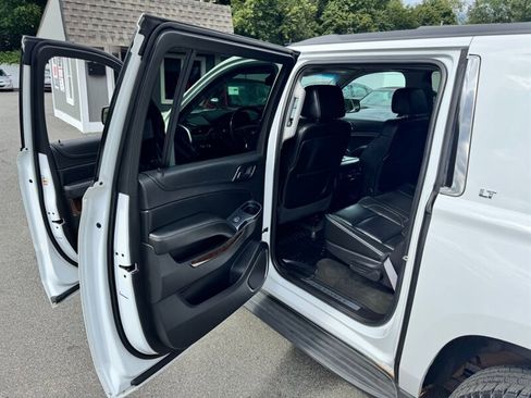 Used 2015 Chevrolet Suburban LT image 32