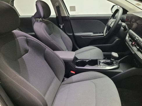 Used 2025 Kia K4 FWD image 21