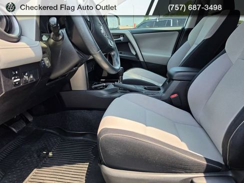Used 2017 Toyota RAV4 XLE AWD/4WD image 17