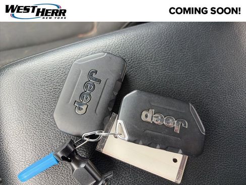 Used 2023 Jeep Gladiator Sport image 10