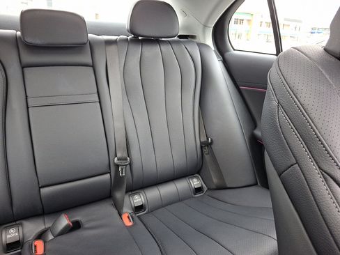 Used 2024 Mercedes-Benz E 350 4MATIC Sedan image 17