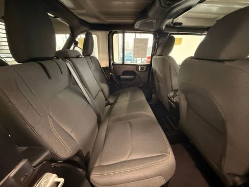 Used 2024 Jeep Wrangler Unlimited w/ Convenience Group image 16