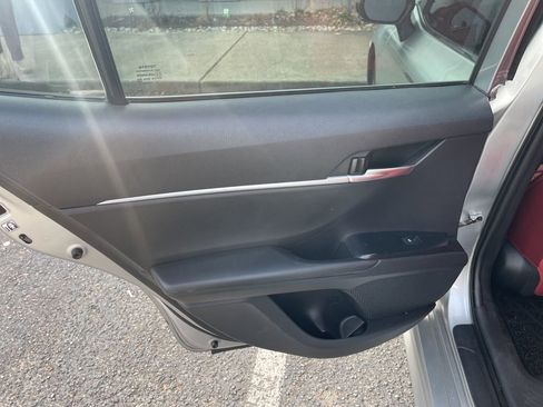 Used 2019 Toyota Camry SE image 12