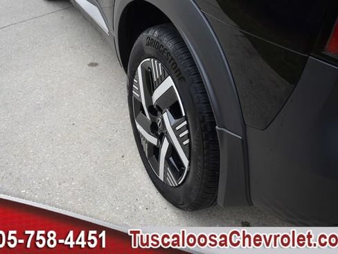 Used 2025 Nissan Kicks SV w/ Interior Electronics Package FWD image 16