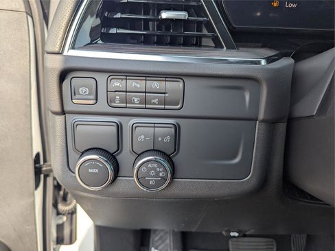 New 2025 Chevrolet Suburban Premier image 28