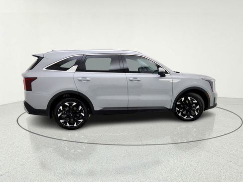 Used 2025 Kia Sorento SX image 6