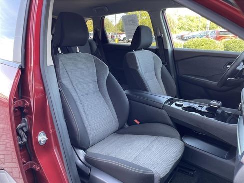 Used 2023 Nissan Rogue SV AWD/4WD image 32