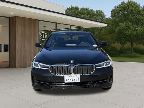 Certified 2023 BMW 530e w/ Convenience Package image 4