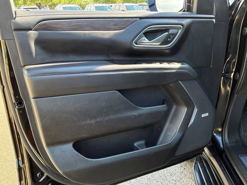 Used 2022 Chevrolet Suburban LT w/ LT Signature Package AWD/4WD image 12