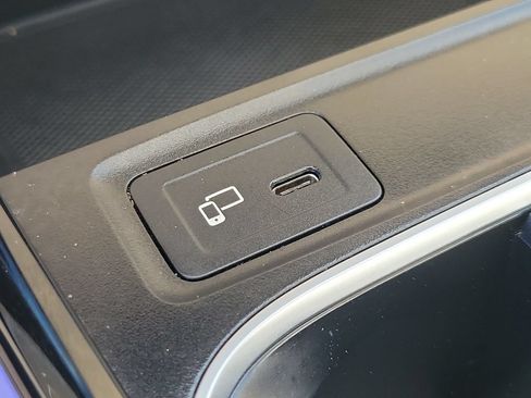 Used 2021 Mercedes-Benz GLB 250 w/ Premium Package image 28