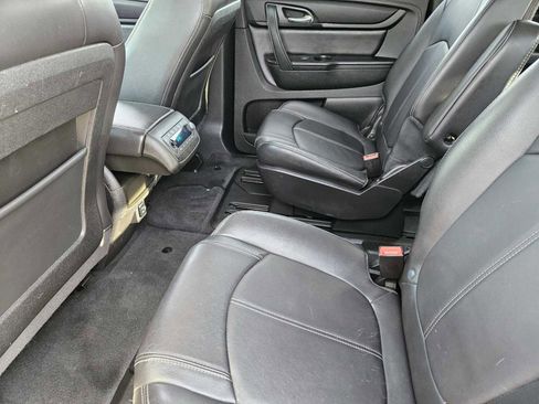 Used 2017 Chevrolet Traverse LT image 27