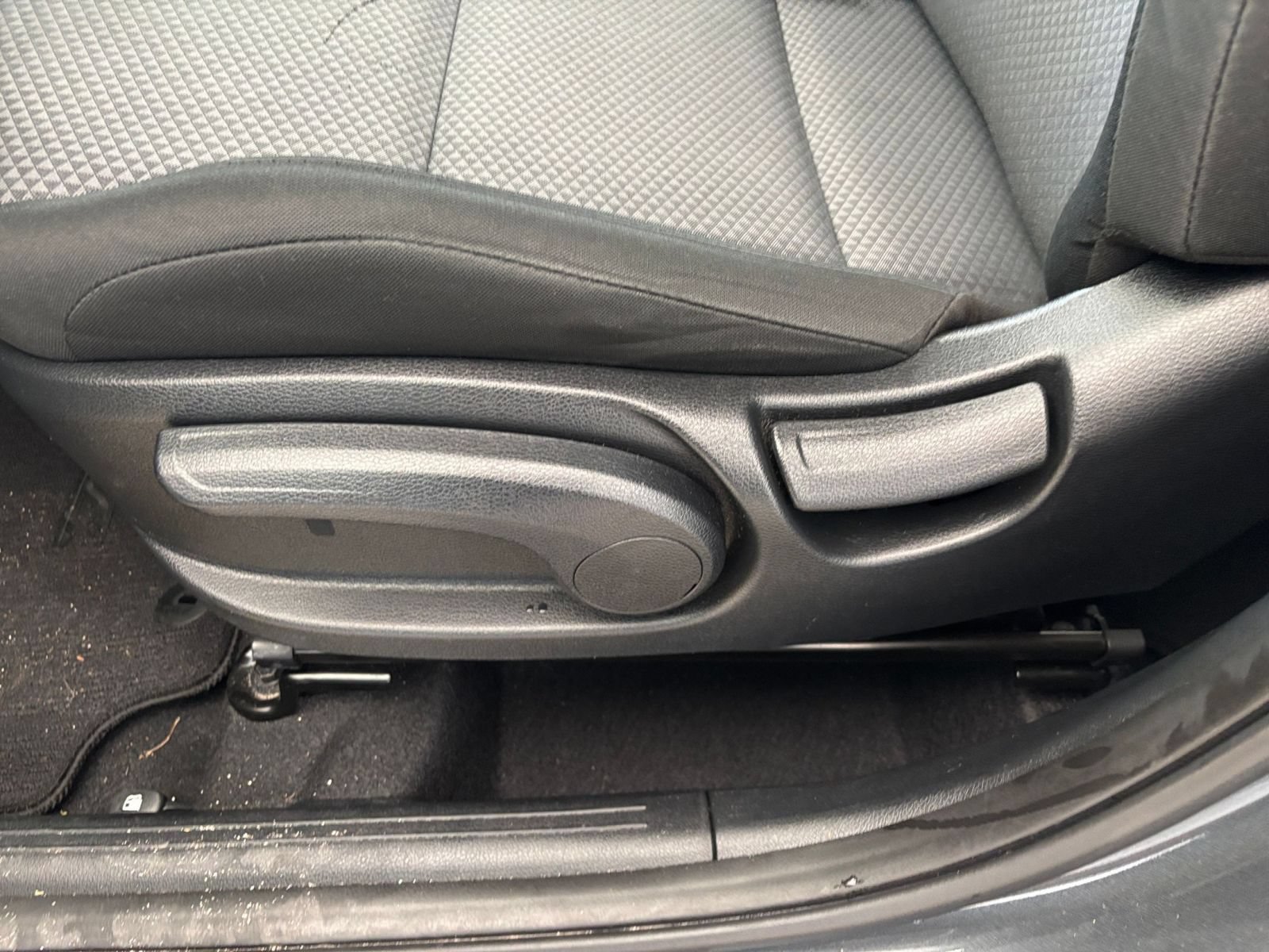 Used 2025 Kia Soul LX w/ LX Technology Package FWD image 21