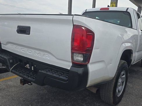 Used 2018 Toyota Tacoma SR RWD image 9