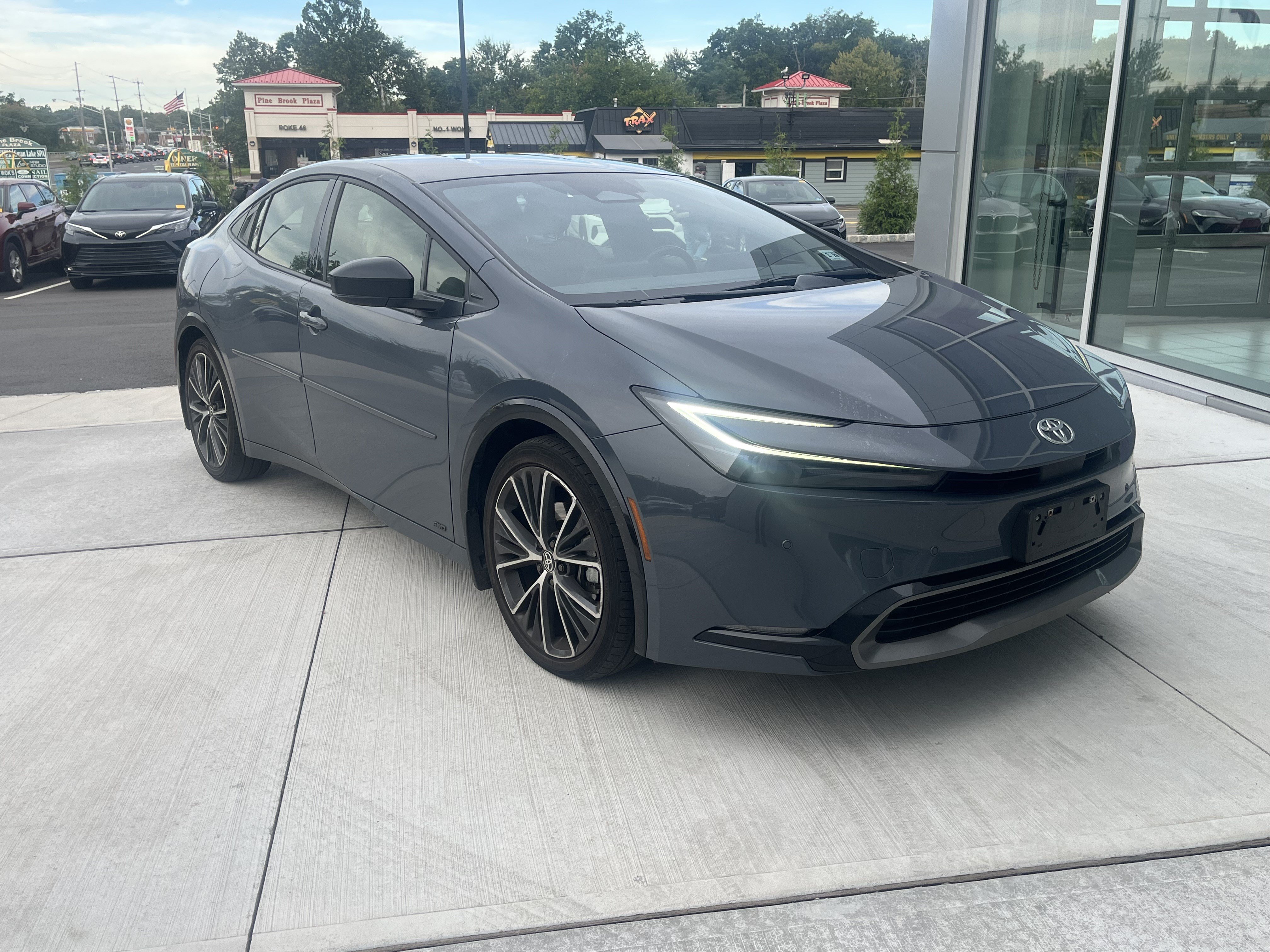 Used 2024 Toyota Prius XLE AWD/4WD image 2
