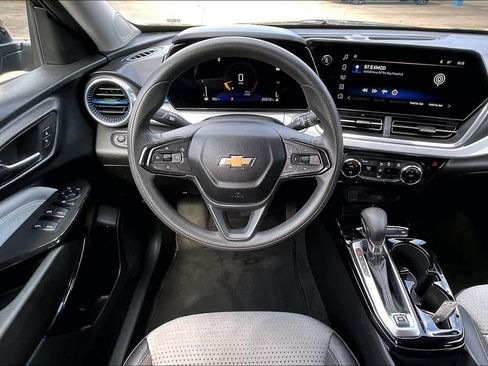 Used 2024 Chevrolet Trax LT FWD image 6
