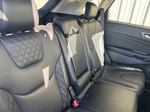 Used 2024 Ford Edge Titanium image 9